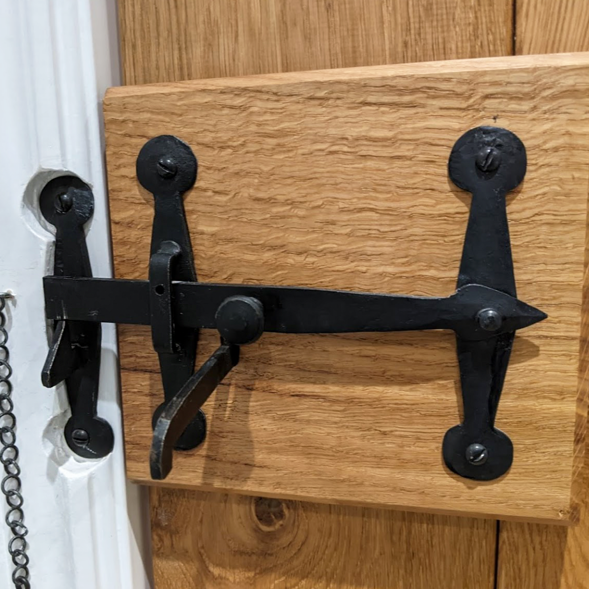 Door fitted with a Suffolk latch with T bar SHOW
