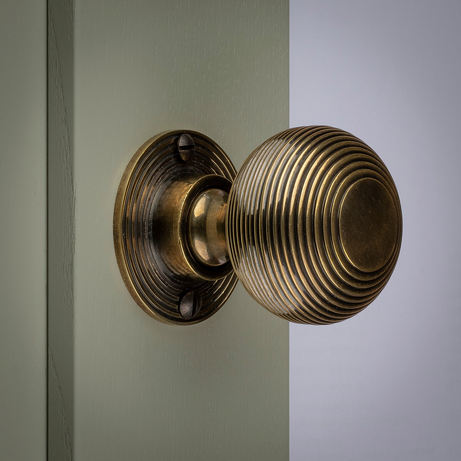 Antique brass beehive door knob SHOW