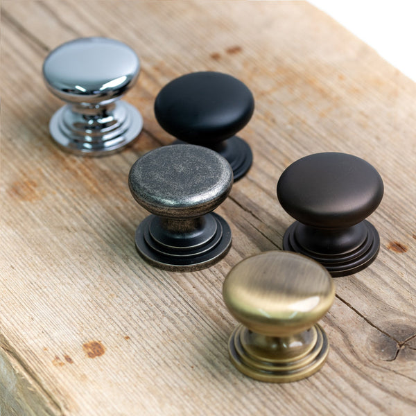  Hover Image of Lincoln Cabinet Knob Old English Collection