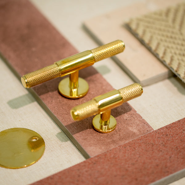  Hover Image of Unlacquered Brass Knurled Fountain Cabinet Knob