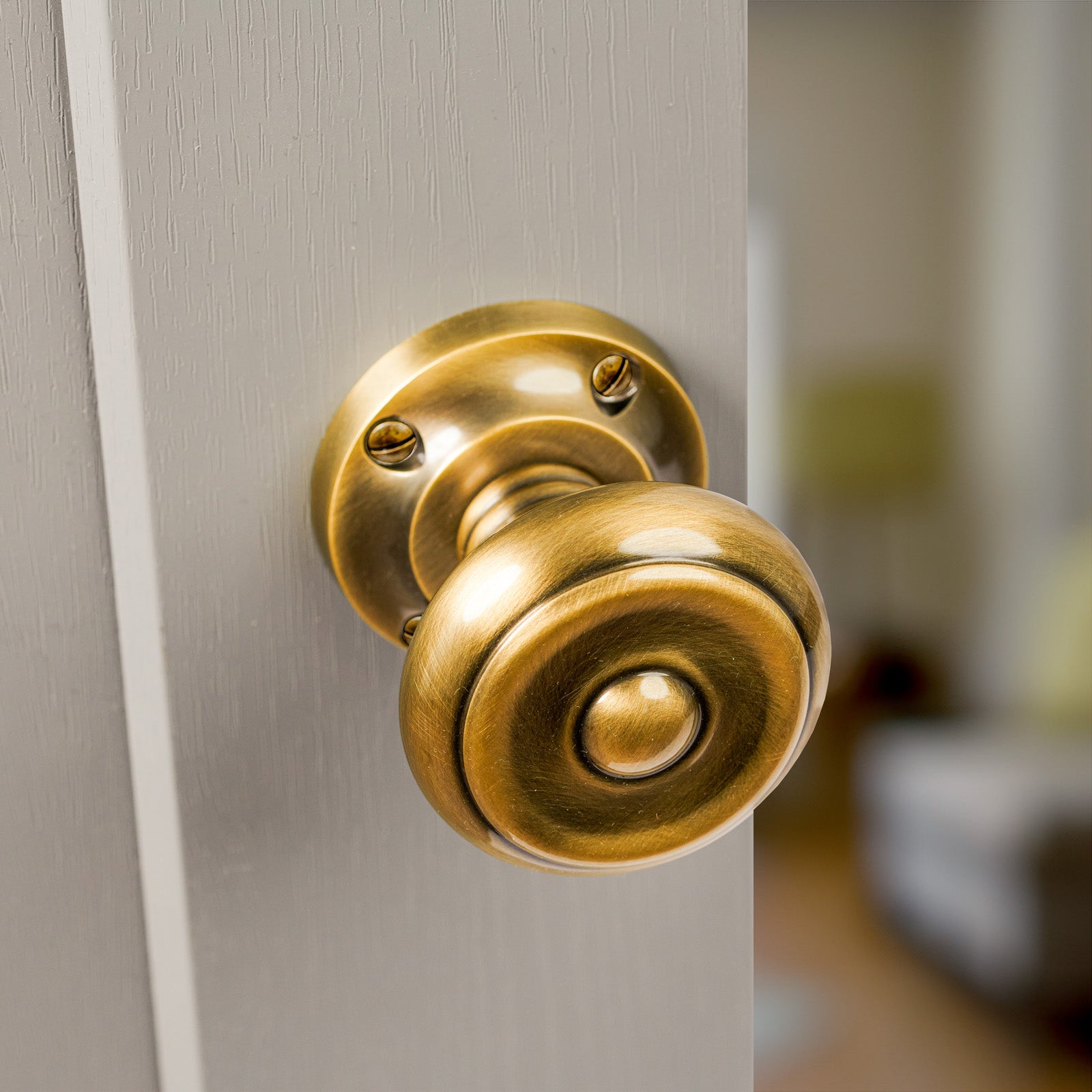 SHOW Moody Image of Aylesbury Door Knob on Rose