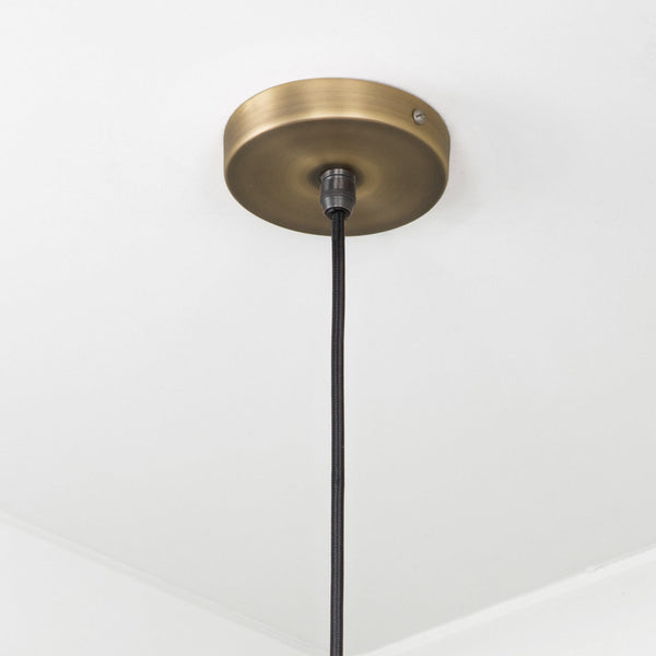 SHOW SHOW Close Up Image of Ceiling rose for Frankley Ceiling Light in Antique Brass