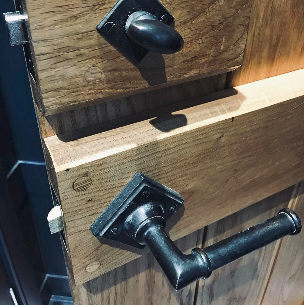 Diamond Turn and Release and door handle SHOW