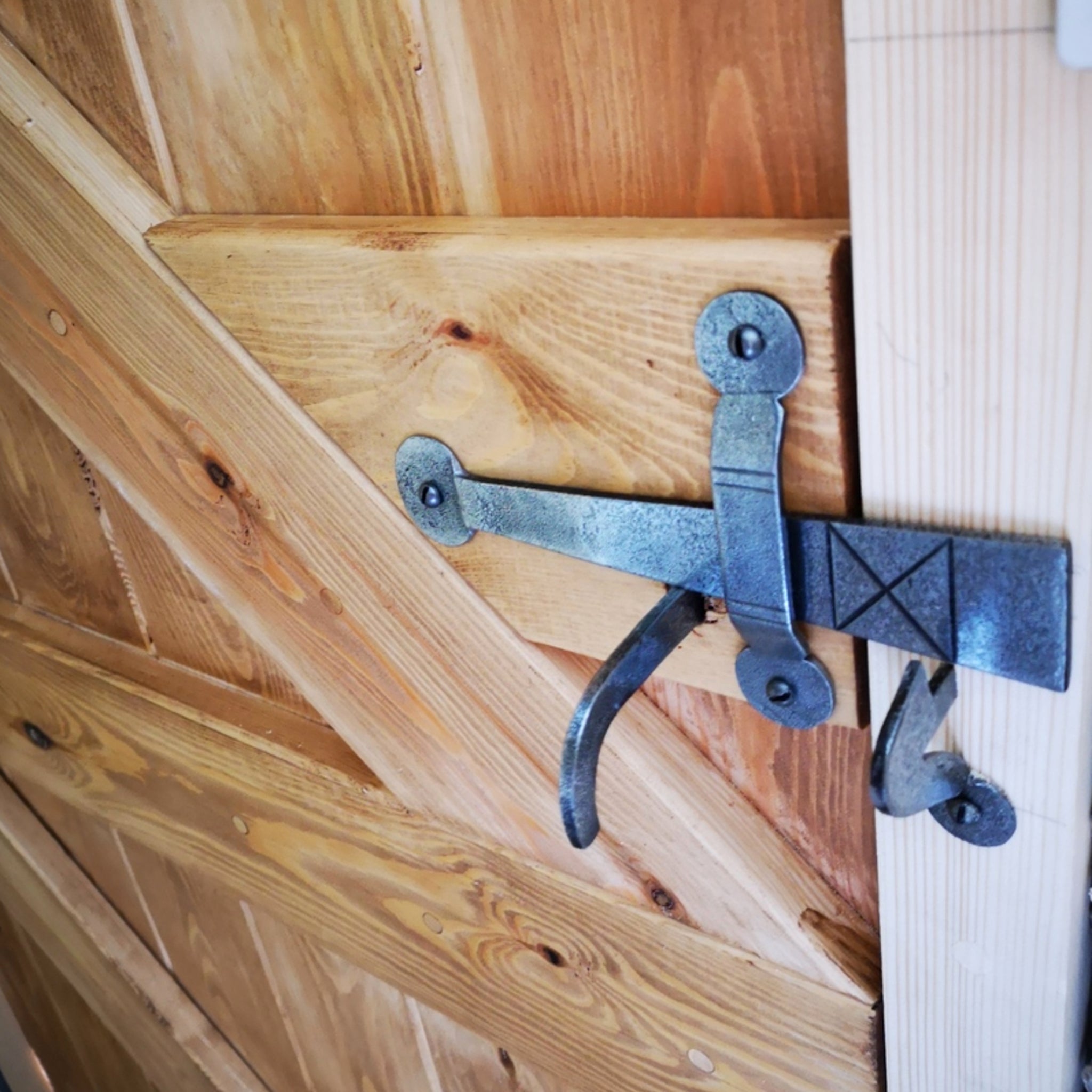 Suffolk Latch in Pewter on door SHOW